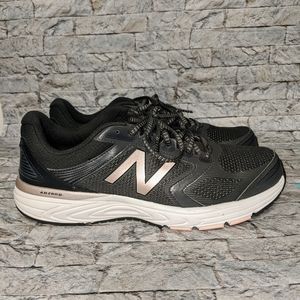 New Balance Women's 560 V7 Phantom Running Shoes